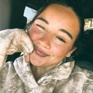 Meet your Posher, Ava